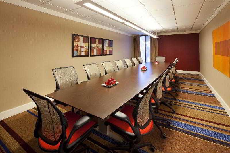 Sheraton Airport Hotel 3*