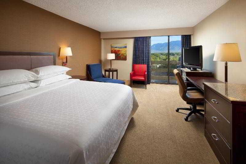 Sheraton Airport Hotel 3*