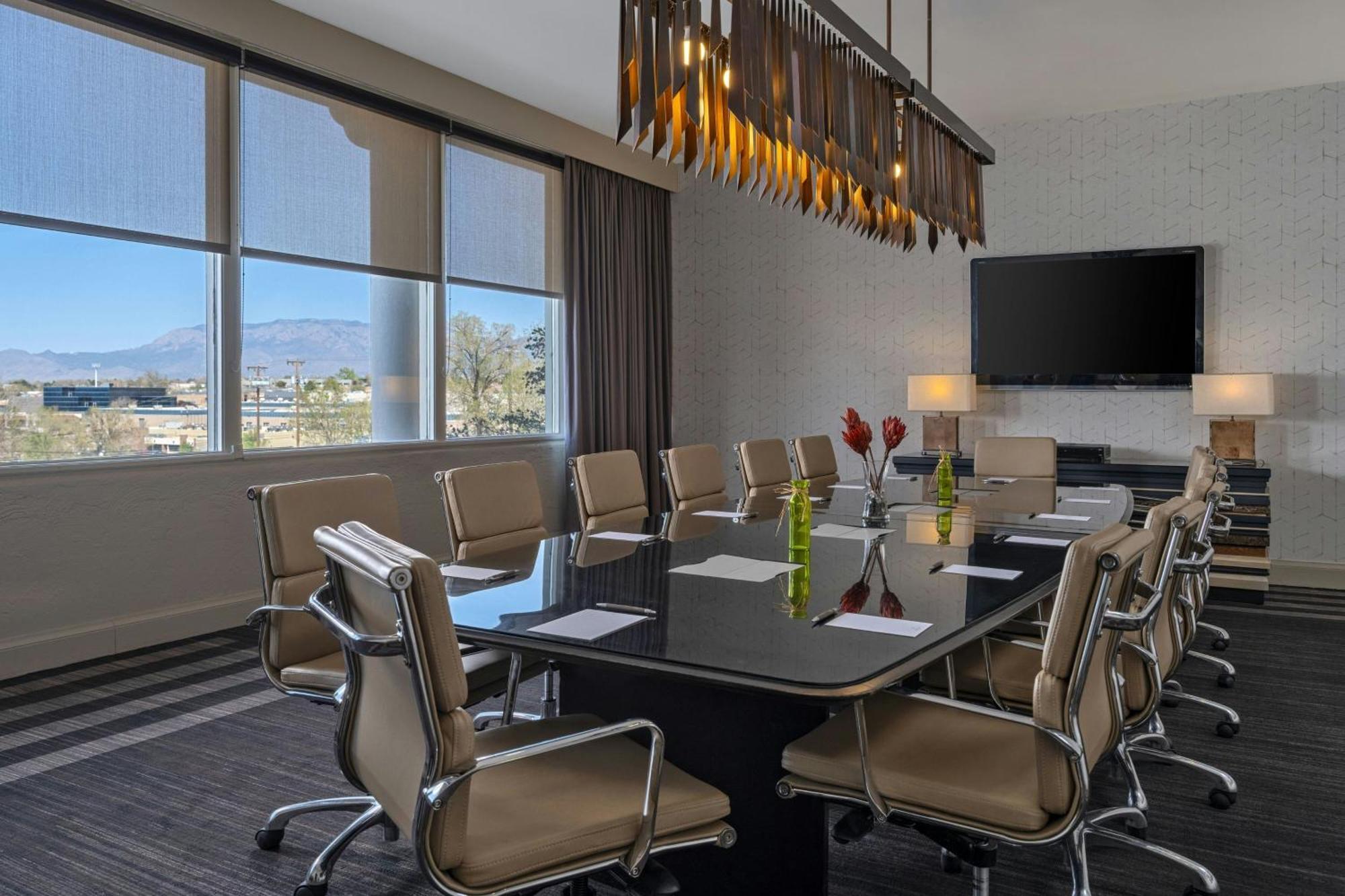 Sheraton Airport 3*