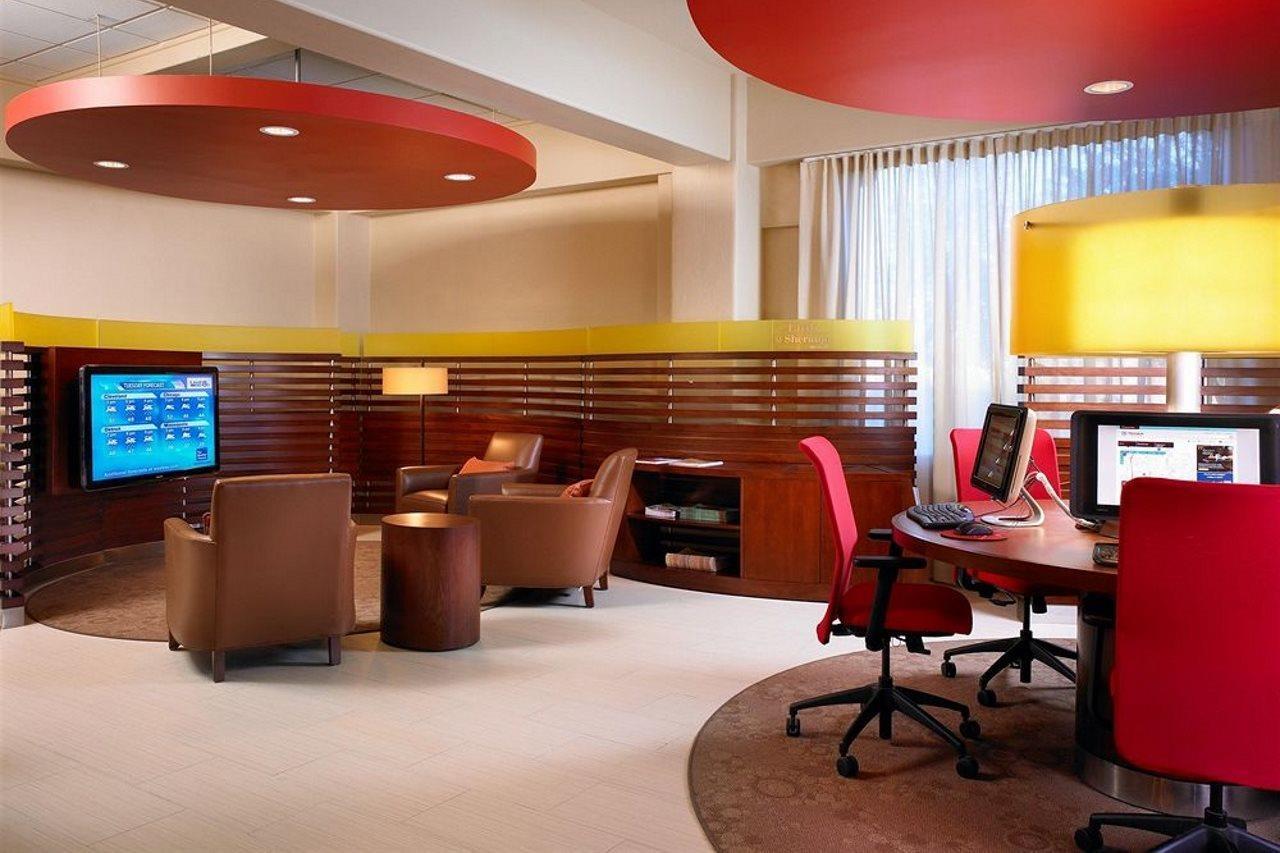 Hotel Sheraton Airport 3*