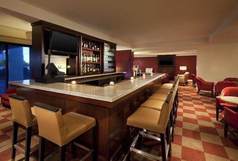 Sheraton Airport Hotel 3*