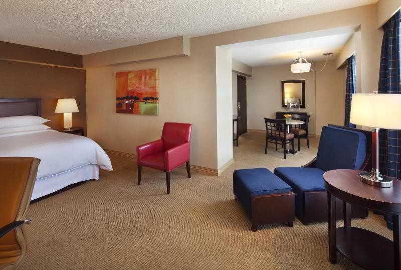 Sheraton Airport Hotel 3*