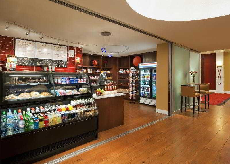 Sheraton Airport Hotel 3*