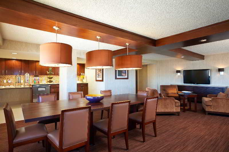 Sheraton Airport Hotel 3*